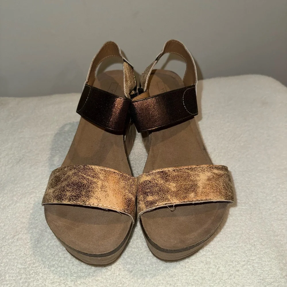 Yoki Brown and Gold Wedge Shoes with Modern Design. Size 9